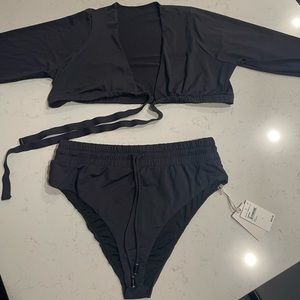 Good American size 6 Waist Framer bottom and Sexy Boost top